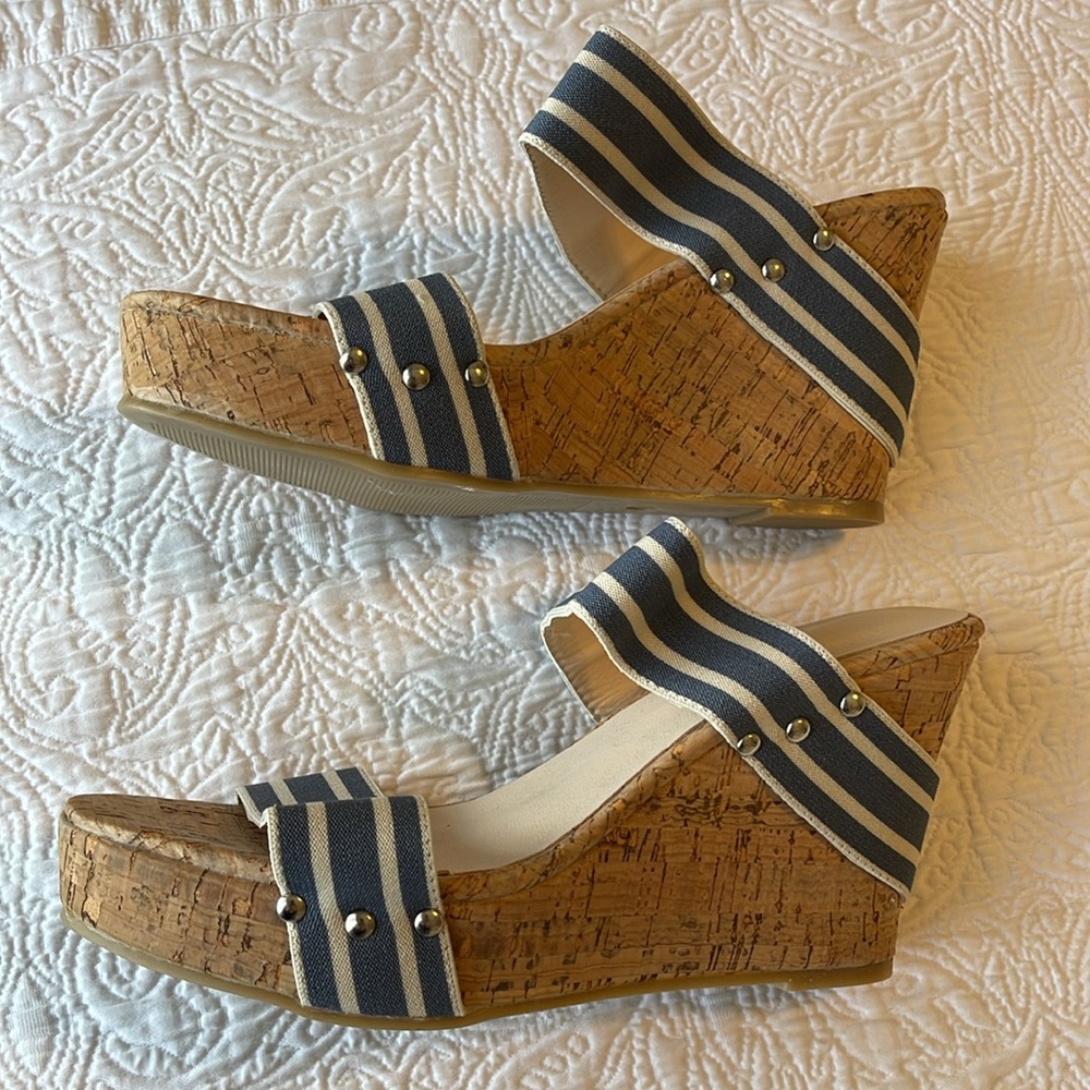 Double strap striped wedge sandal size 8 - Picture 2 of 5